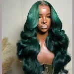 Perruque verte ondulée