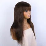 Chevelure lisse marron naturel avec frange